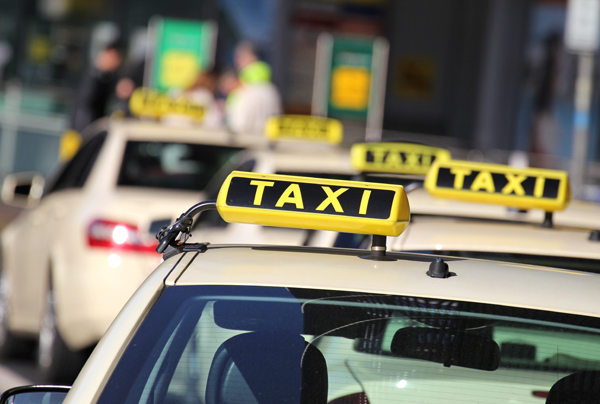 Airport taxi from Leicester to Manchester